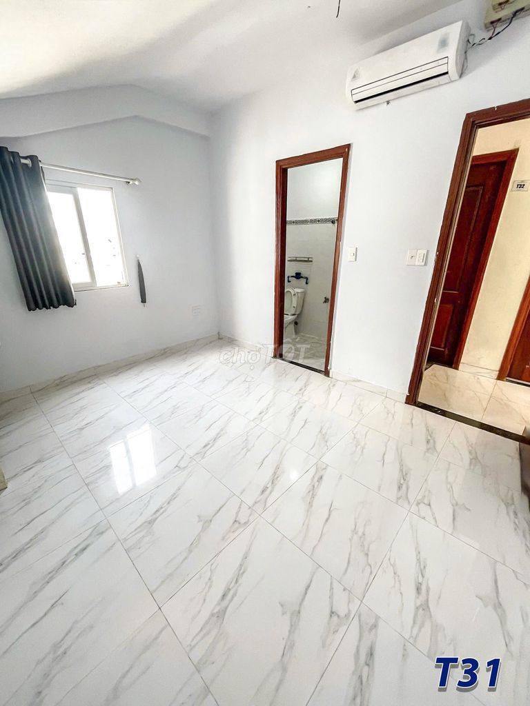 empty room with open air conditioning