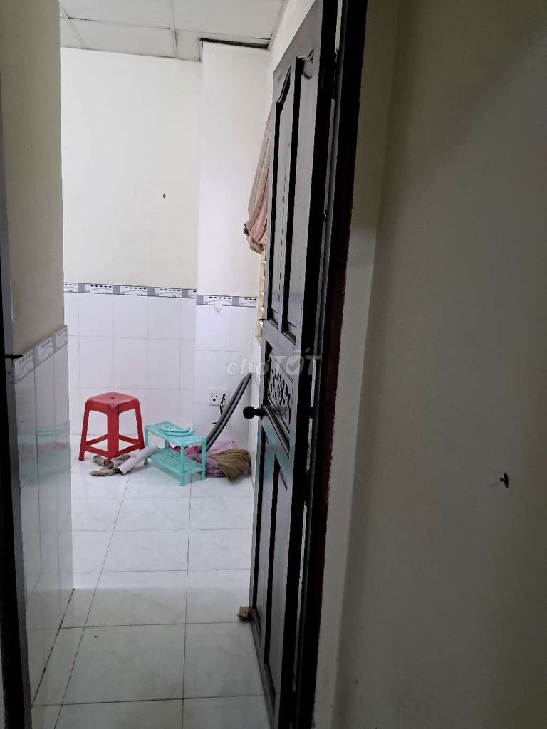 District 11 for women to rent a room for.