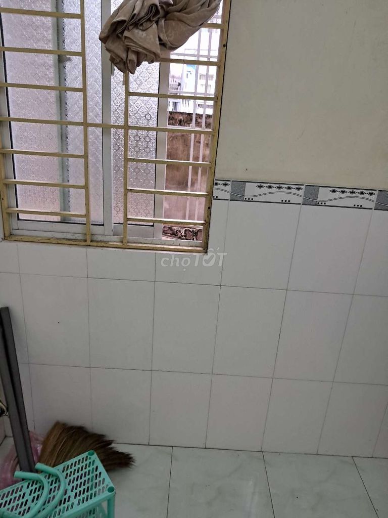 District 11 for women to rent a room for.