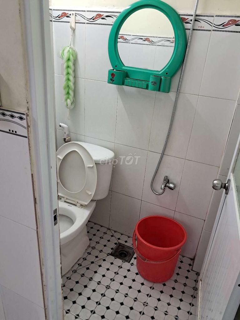 District 11 for women to rent a room for.