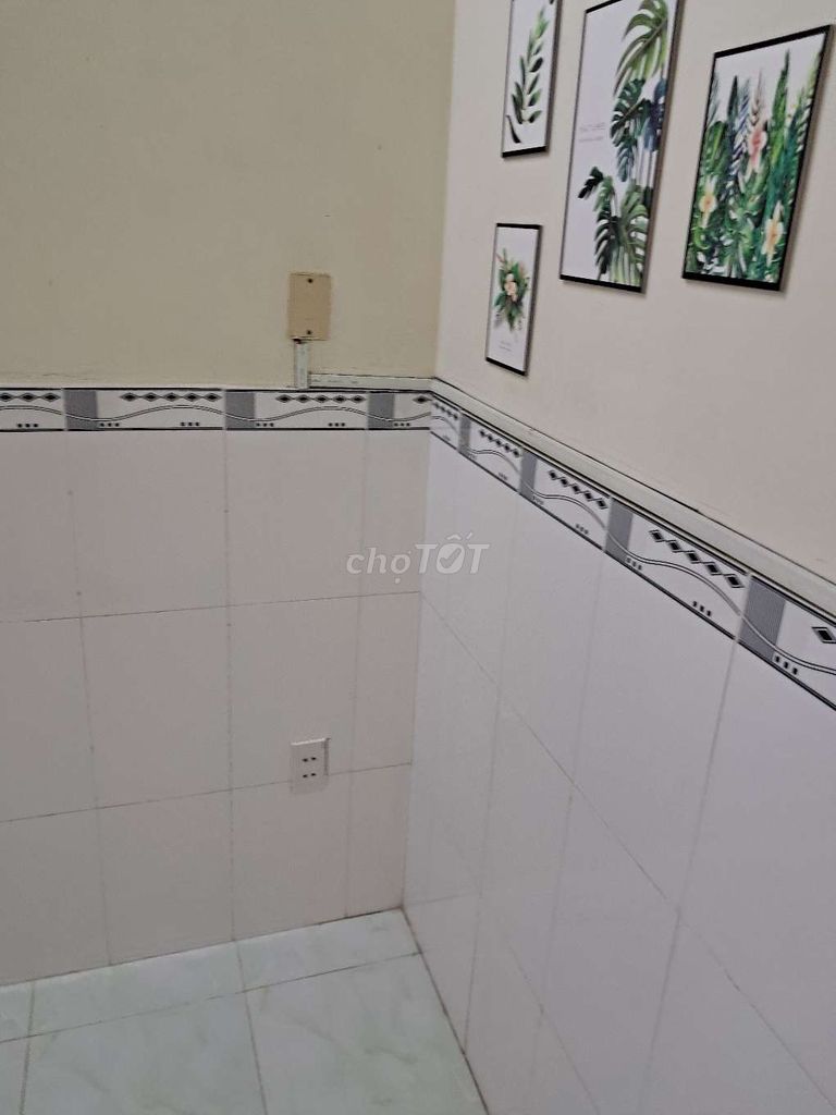 District 11 for women to rent a room for.