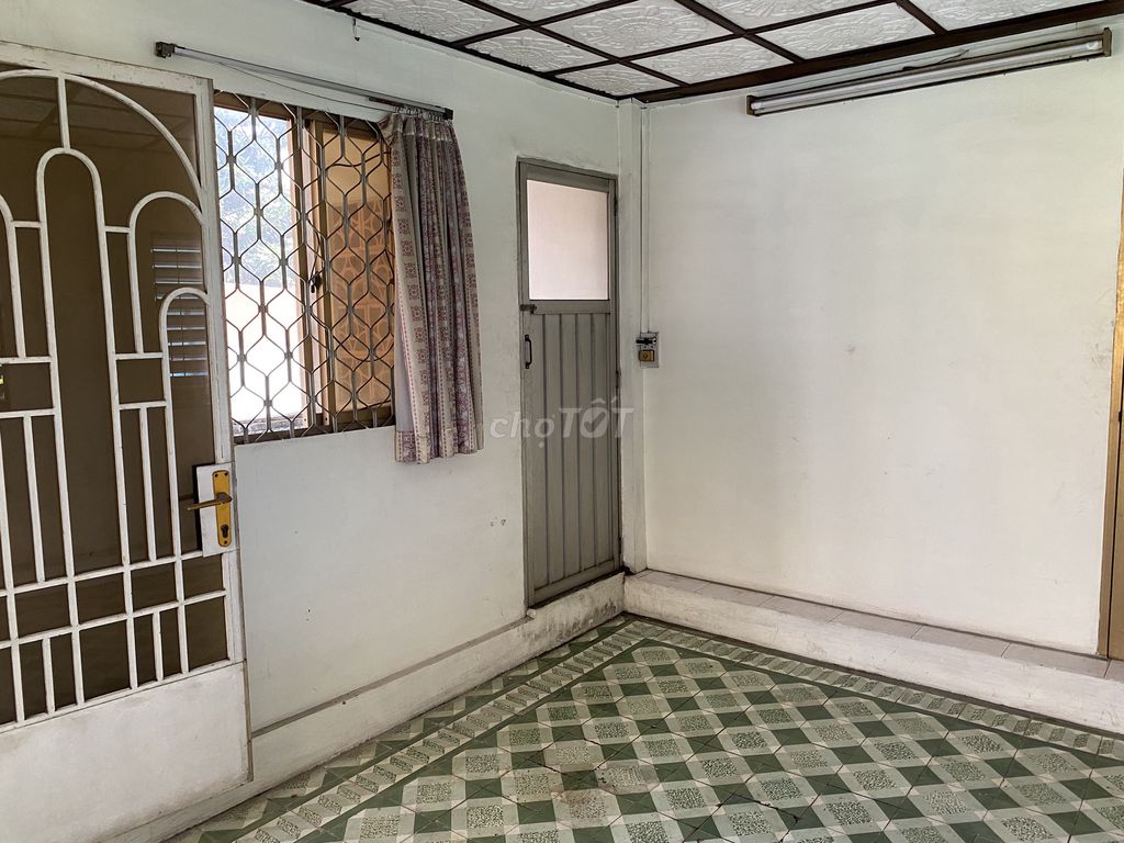 The room is like Nơ Trang Long cash nears the Grand Hall.