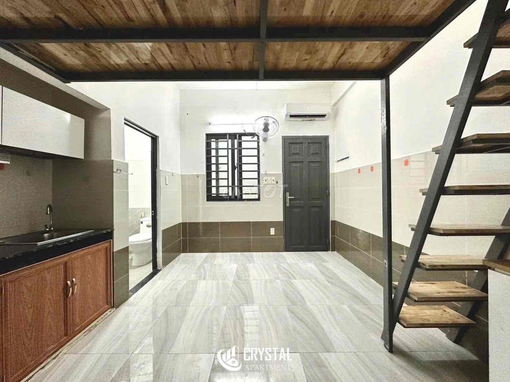 RED room - full interior - near the commercial university