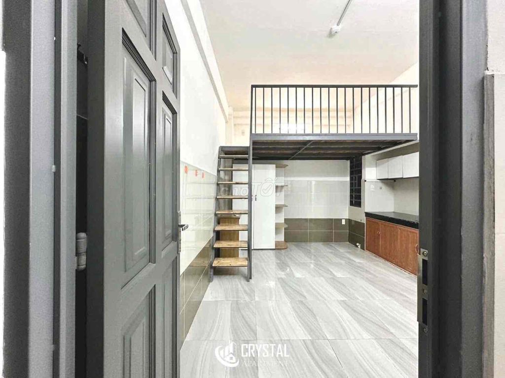 RED room - full interior - near the commercial university
