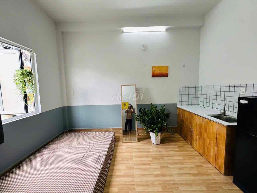 Rent the balcony studio - full interior window in the back of the desk