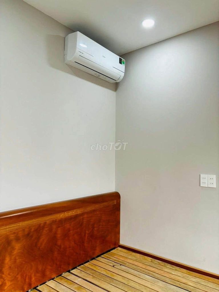 It's the owner who rents a mini apartment for 6.3 million.