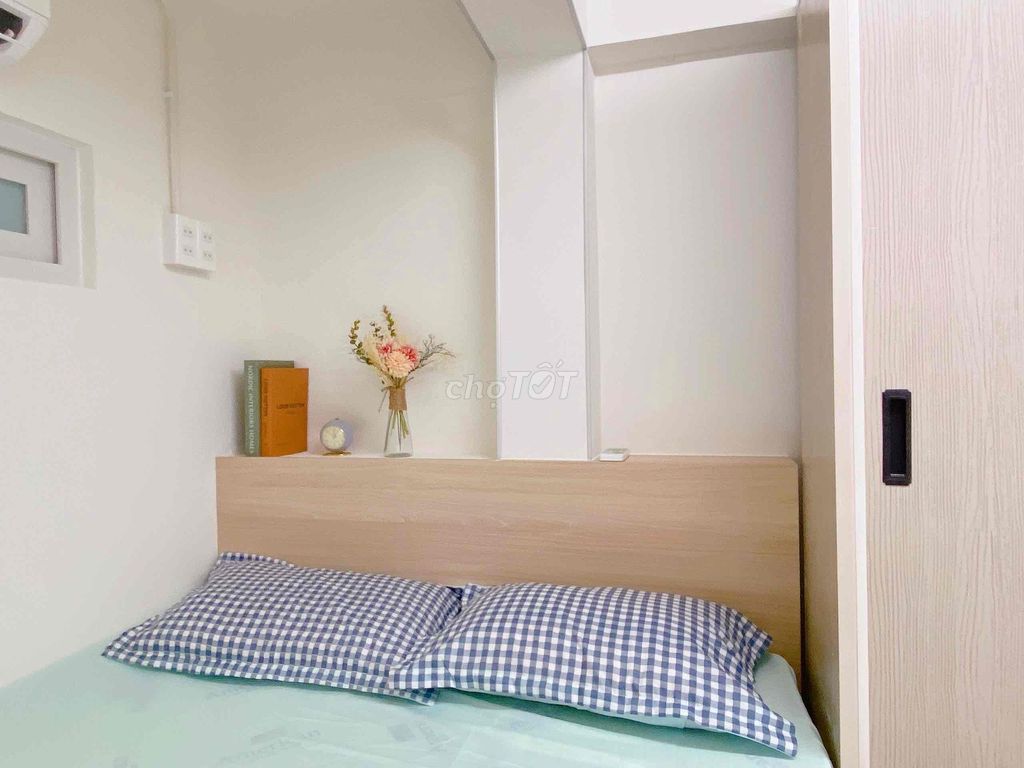 Renting a cheap room at District 1.