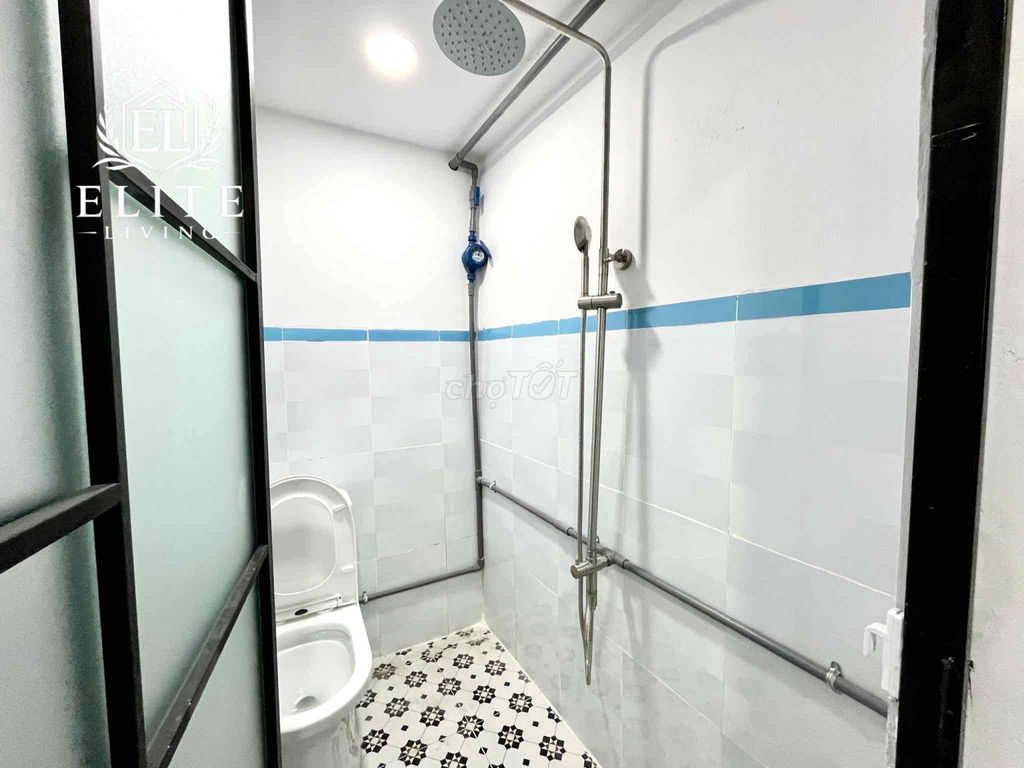 The new high guard is built right near Lê Văn Việt - male friend - cnc