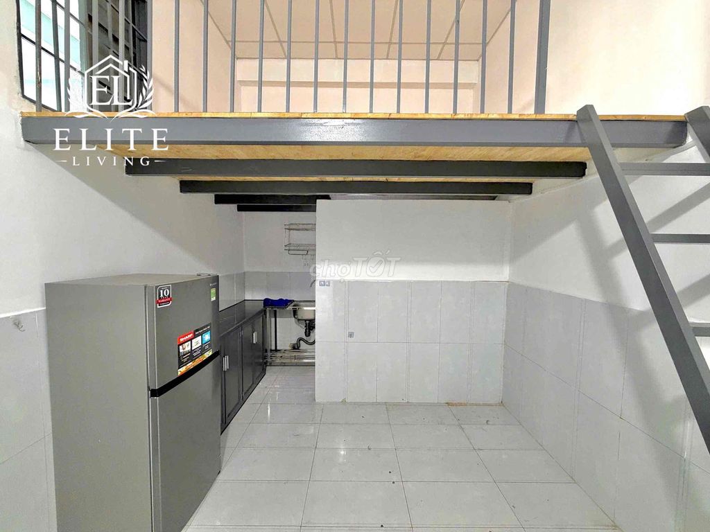The guard room is Lê Văn Việt-Man Good