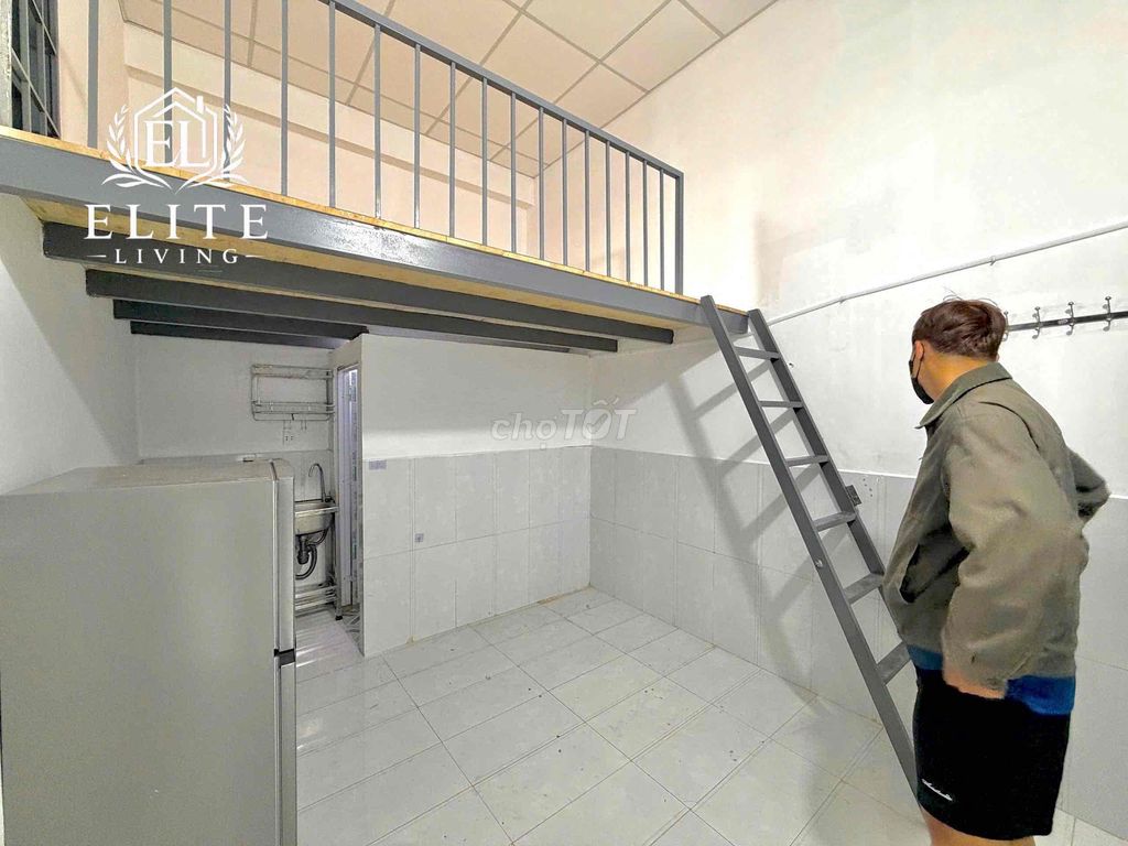 The guard room is Lê Văn Việt-Man Good