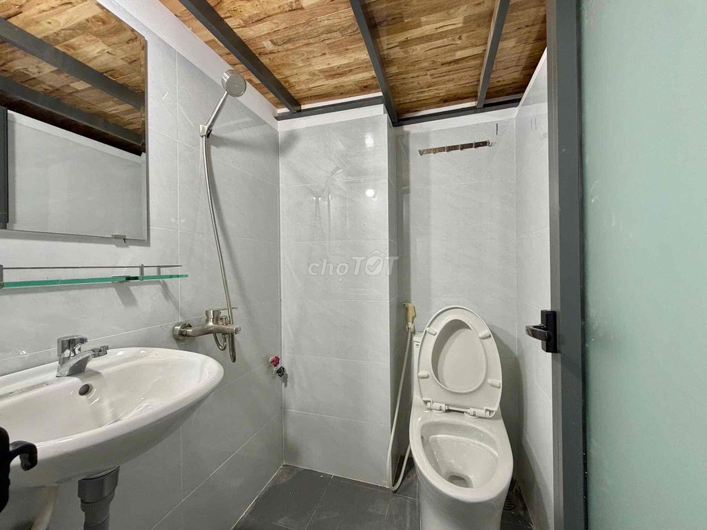 Opening new rooms only 3 xx at the end of the paint, elevator