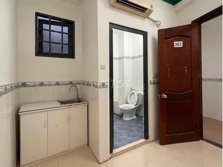 Rent room with air conditioning, fridge, kitchen, bed.