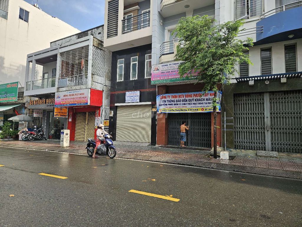 For college students, it's only gonna cost 139 Đào Duy Từ at 2.9 million.