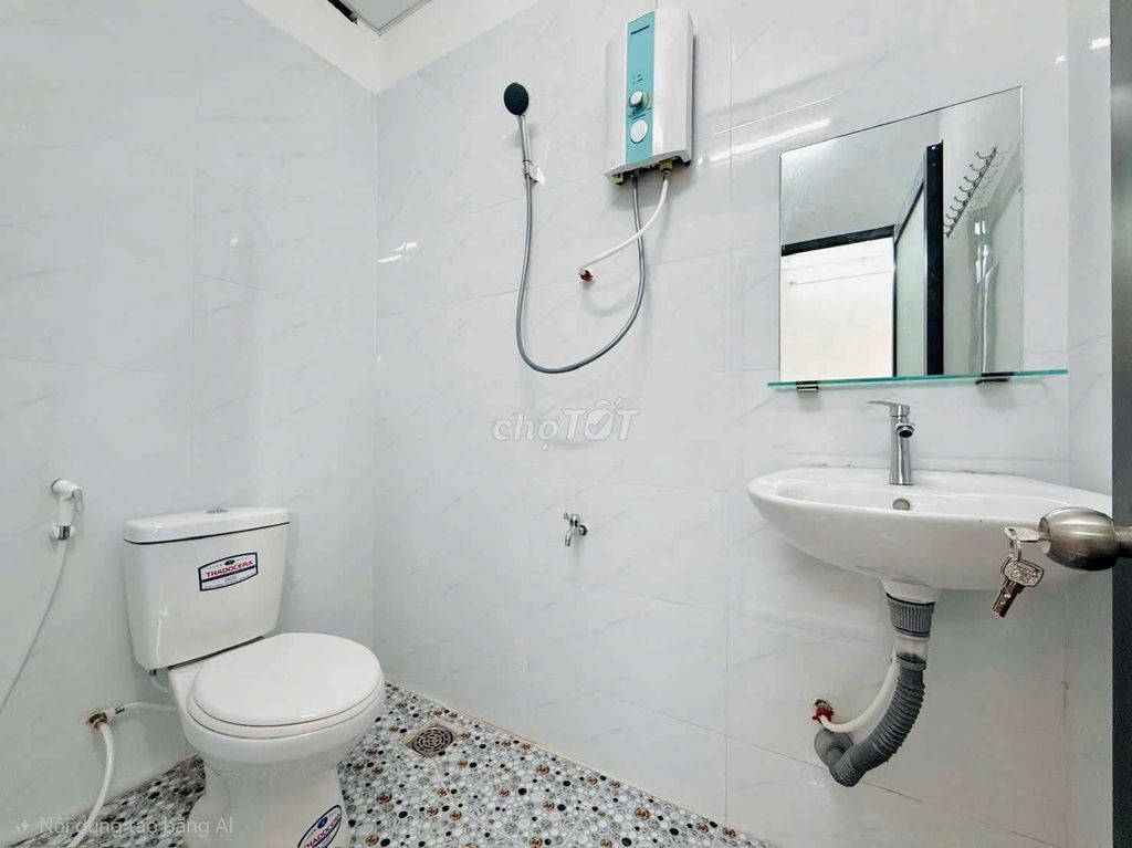 It's the owner who rents one bedroom, nvl District 6.