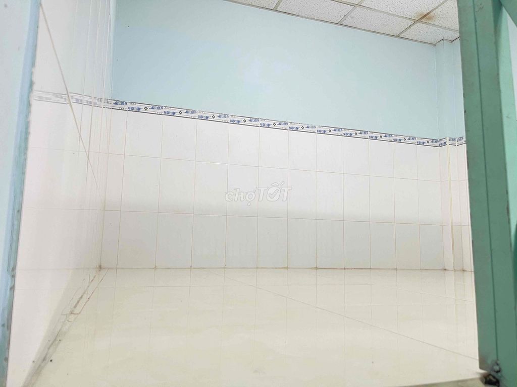 Rent the D.O.D. 15 meters, 1216th Street.
