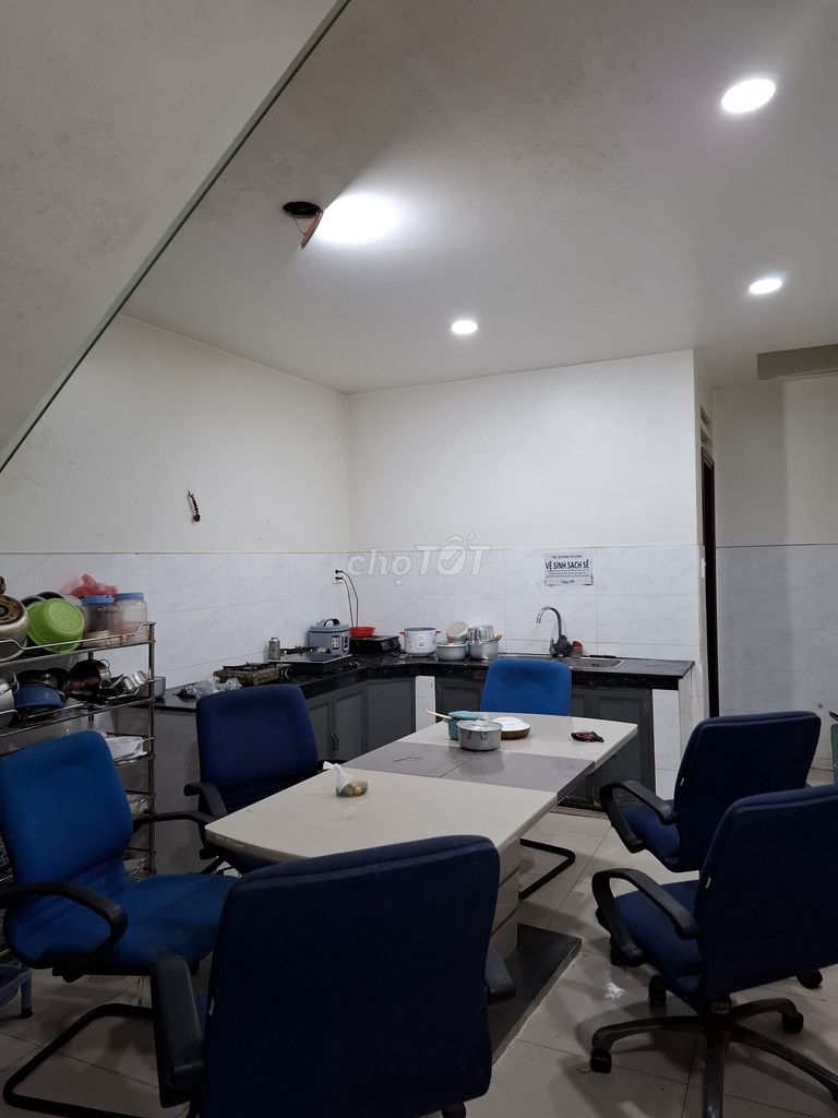 1 bed of girls' dorms (private)