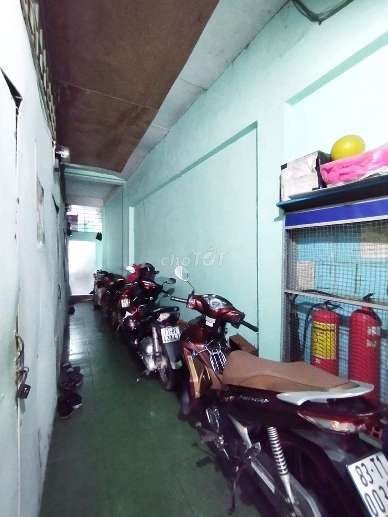 The 59 Tái Thiết Inn nears 7th of Tân Bình.