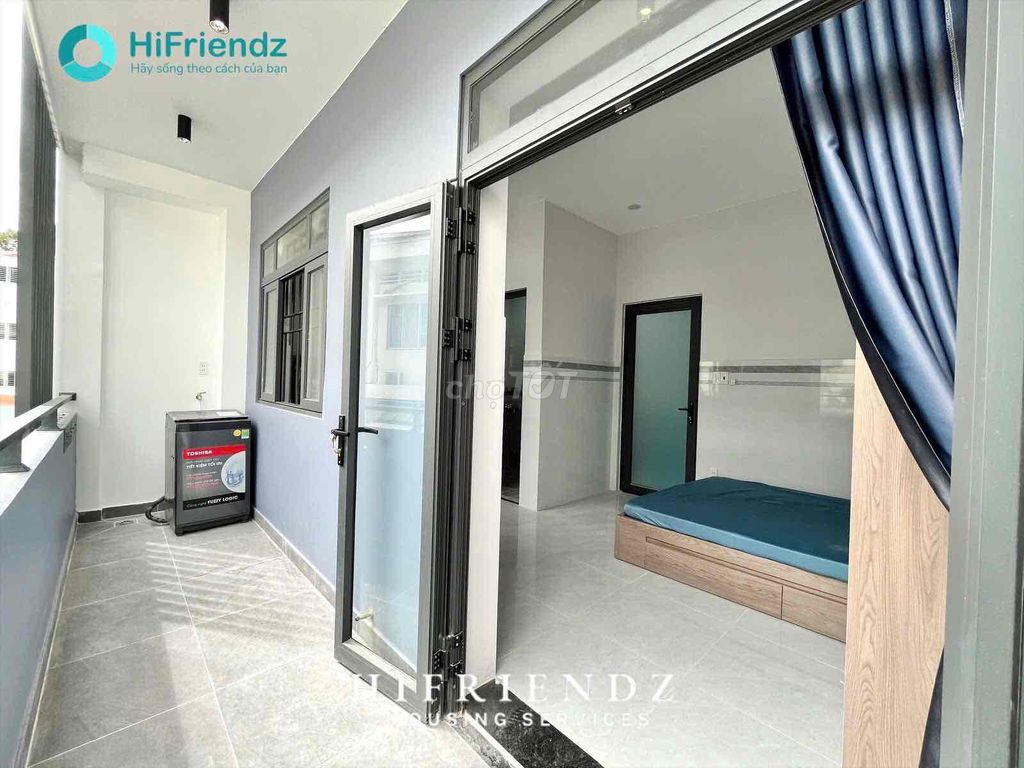 Master Studio Full's balcony interior machine wash at the center