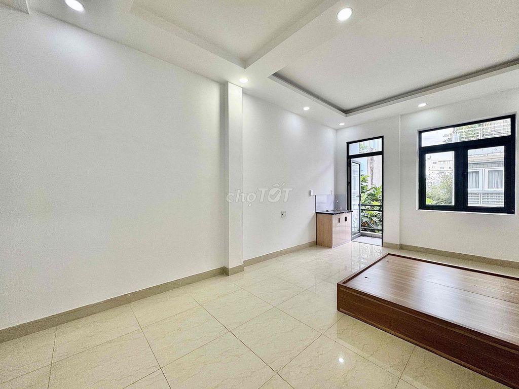 rent a window on Nguyễn Sỹ Sách Tân Bình