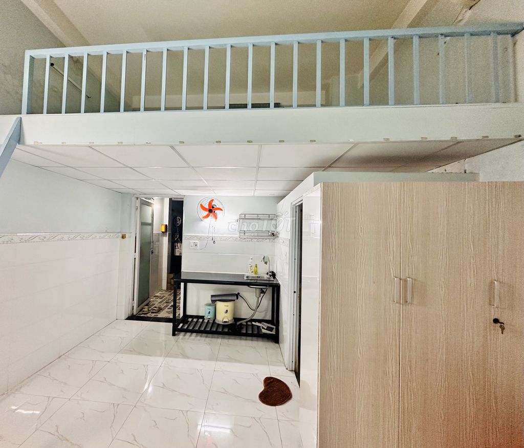 Modern Lý Tế Xuyên-Linh Đông Street motel.