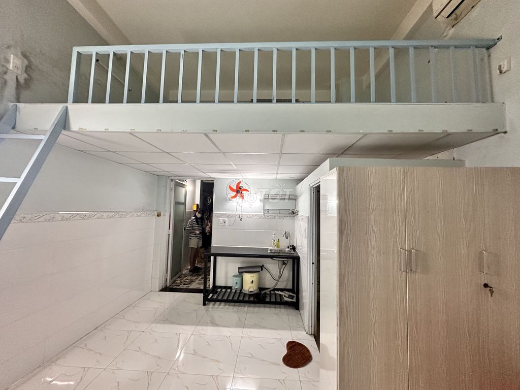Modern Lý Tế Xuyên-Linh Đông Street motel.