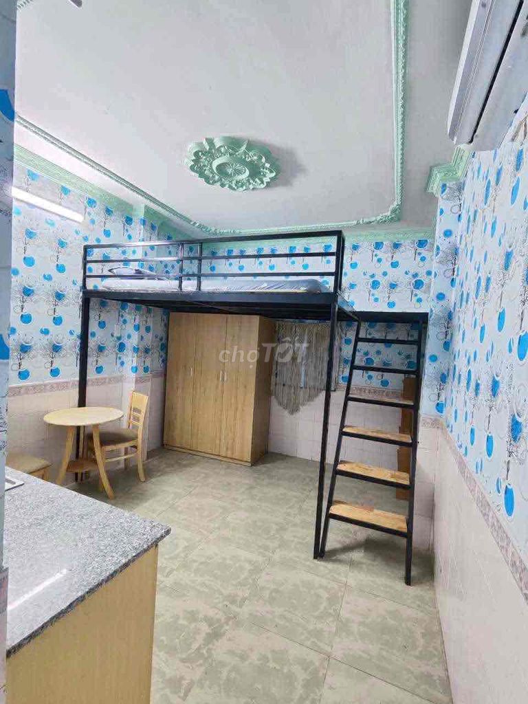 interior room - right in the city’s gifthouse