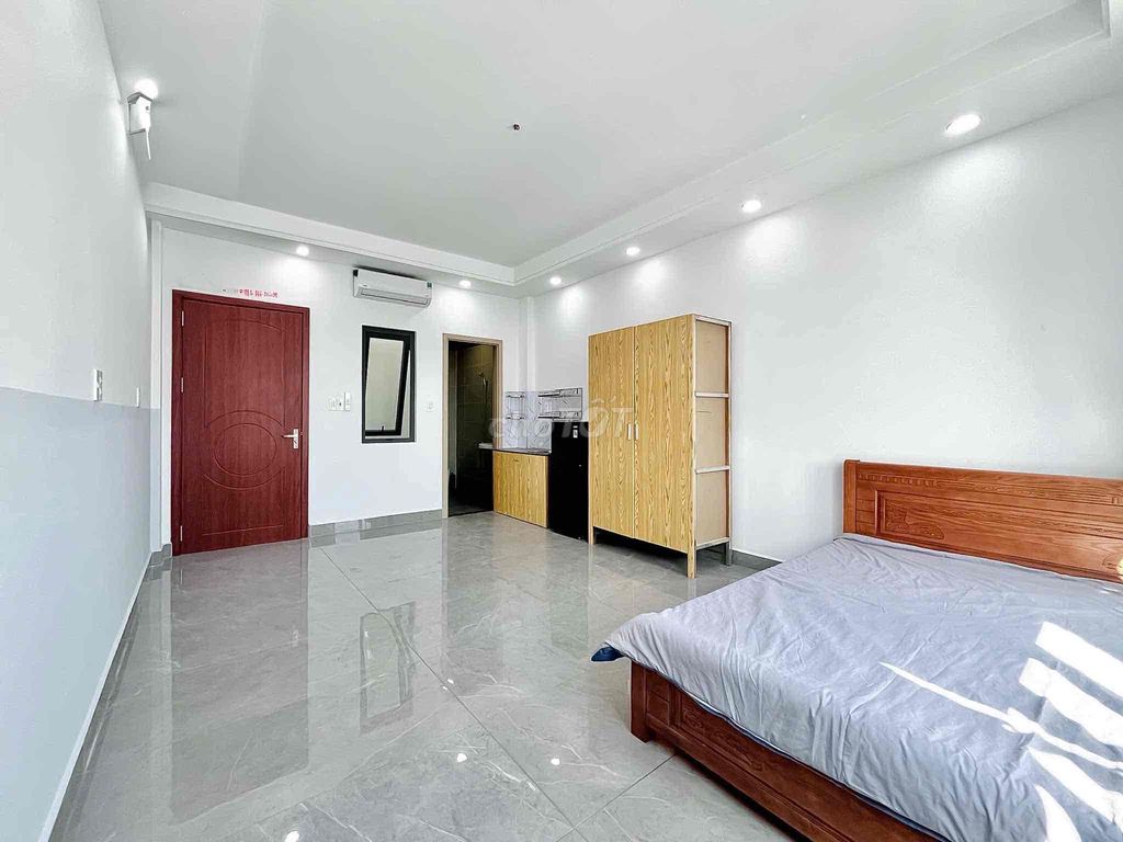 rent the sky window studio full interior - with elevators - near aeon