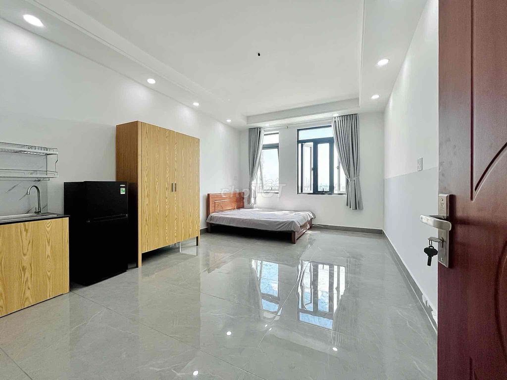 rent the sky window studio full interior - with elevators - near aeon