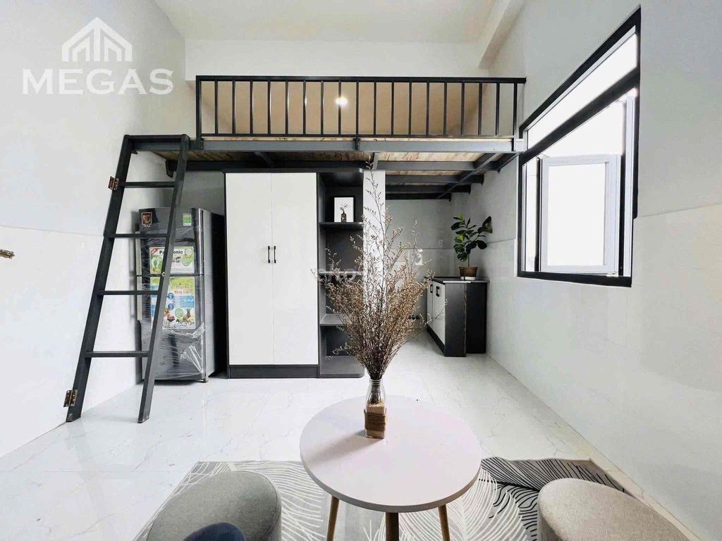 Rent a large sky window, Dương Quảng Hàm near University vlu
