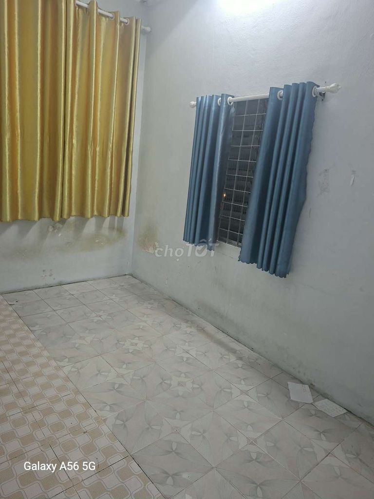 student room - road front