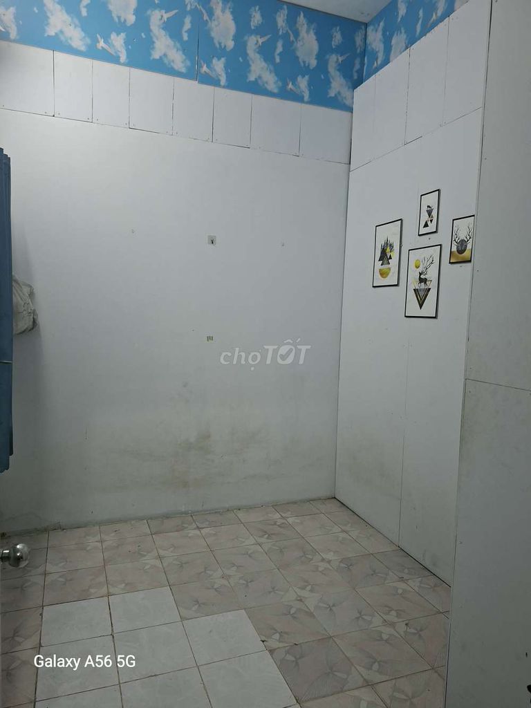 student room - road front