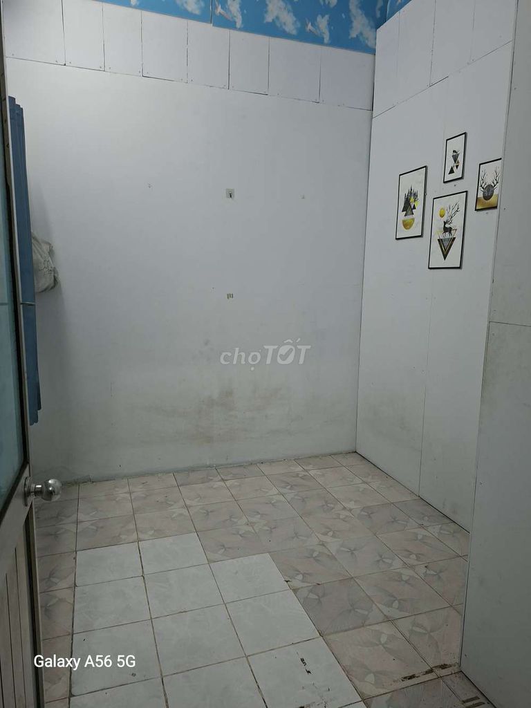 student room - road front