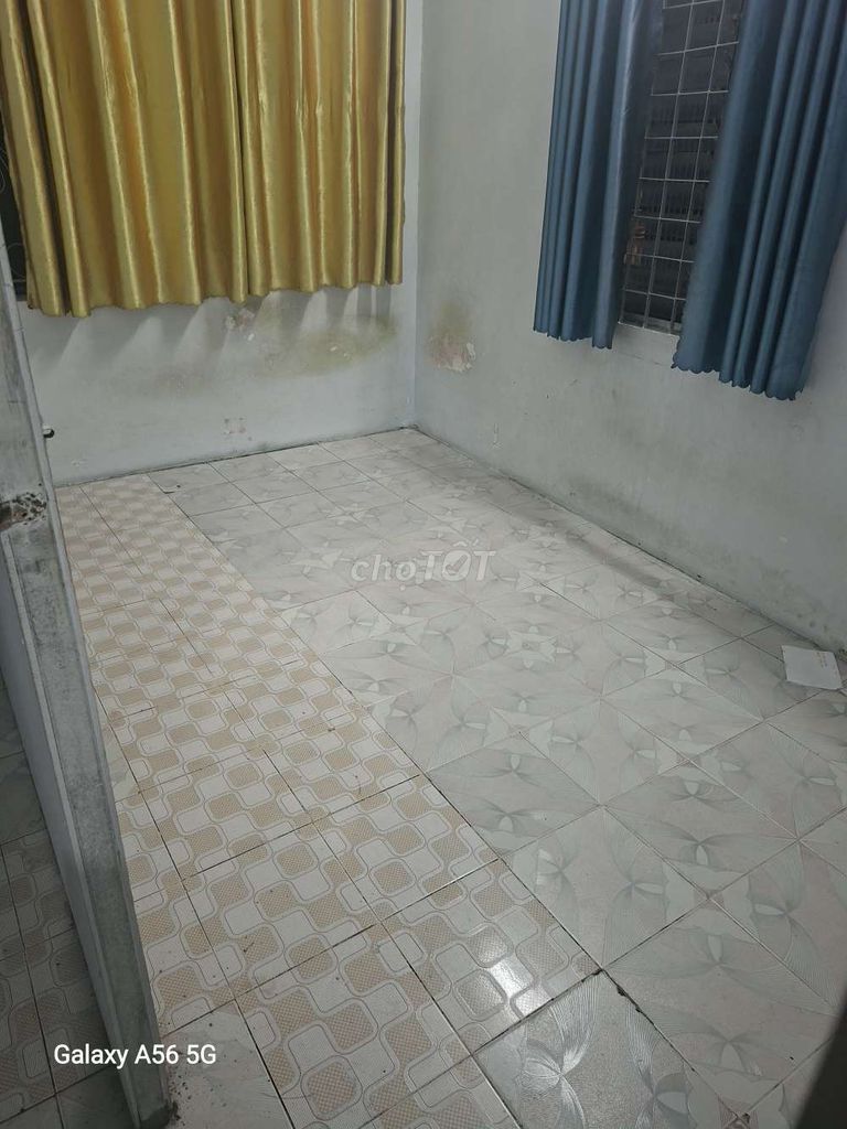 student room - road front