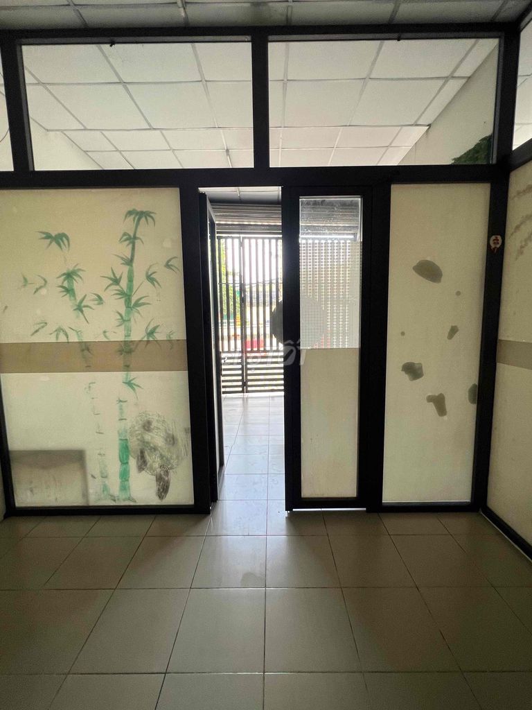 Room wide, Kha Vạn Cân Front