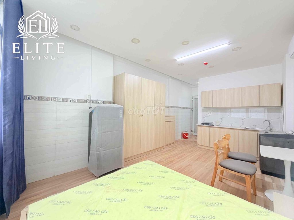 Rent the house as a service apartment, homes hand in front of Điện Biên Phủ. It costs 70 million a month.