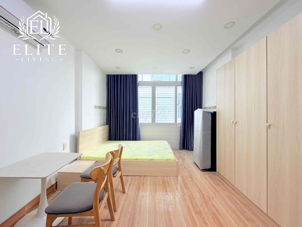 Rent the house as a service apartment, homes hand in front of Điện Biên Phủ. It costs 70 million a month.