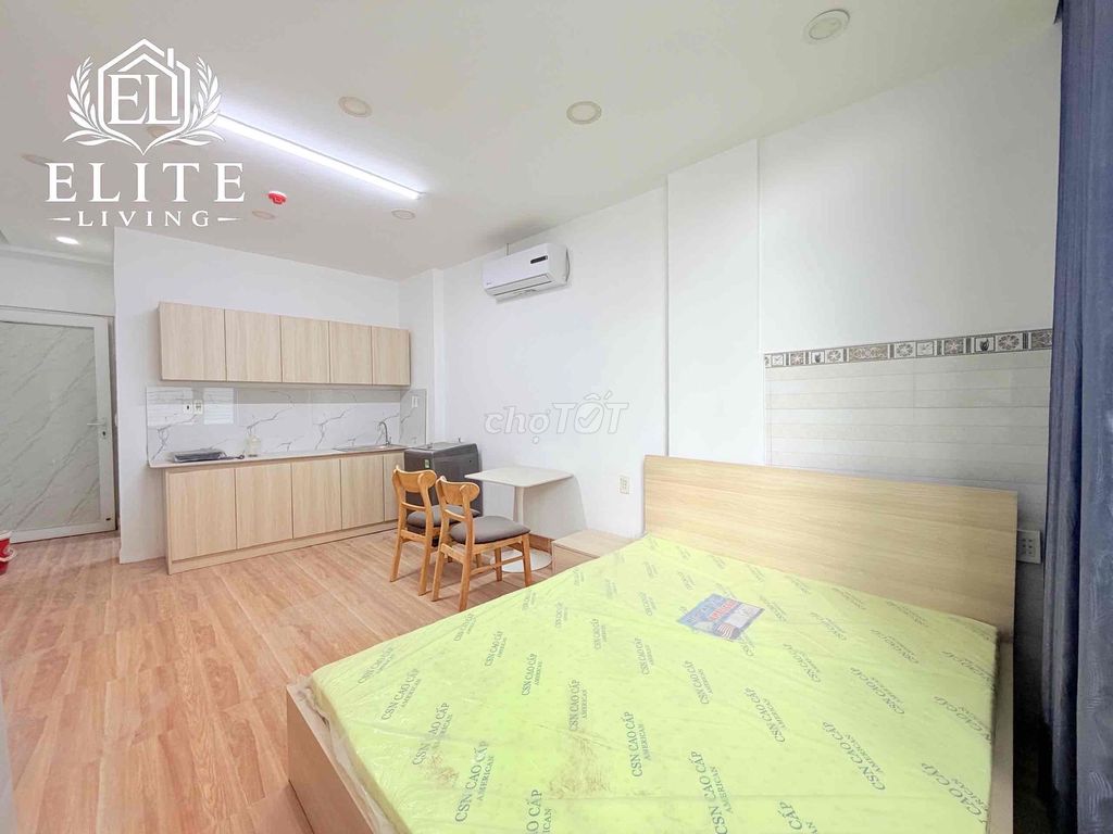 Rent the house as a service apartment, homes hand in front of Điện Biên Phủ. It costs 70 million a month.