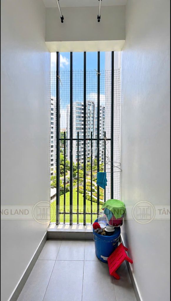 The apartment's empty right now, Celadon City, two bedrooms, two toilets, balconys, Full interior.