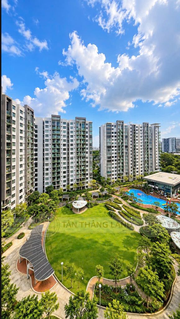 The apartment's empty right now, Celadon City, two bedrooms, two toilets, balconys, Full interior.