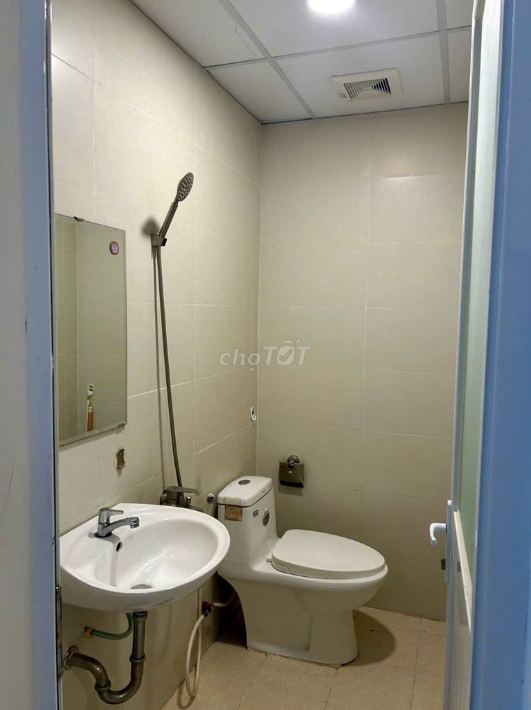 Rent room 62 meters 2 bedrooms. Two full toilets. Looks like 15/10.