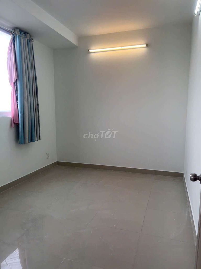 We're renting apartment 2 bedrooms.