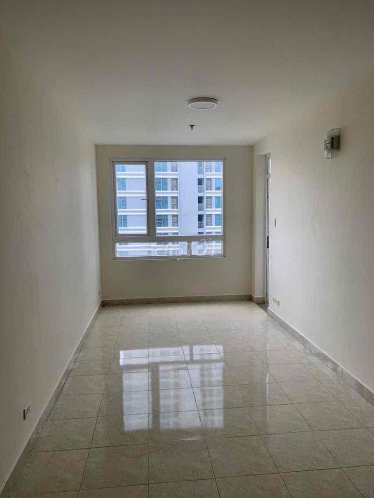 apartment 1 bedroom cost 11 million. 90 Nguyễn Hữu Cảnh.