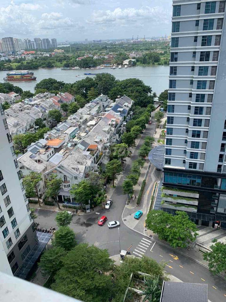 apartment 1 bedroom cost 11 million. 90 Nguyễn Hữu Cảnh.