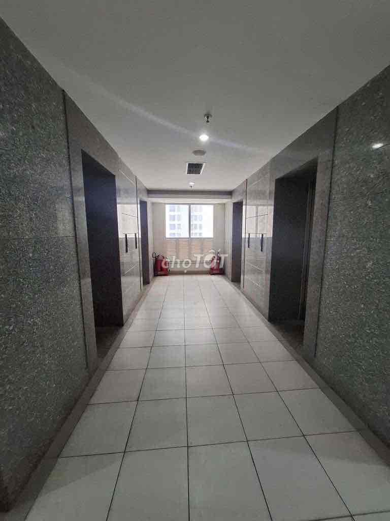 apartment 1 bedroom cost 11 million. 90 Nguyễn Hữu Cảnh.