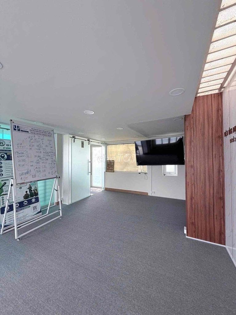 Rent a new cash house for the East Korean South Korean spa vpcty showroom 43 million.