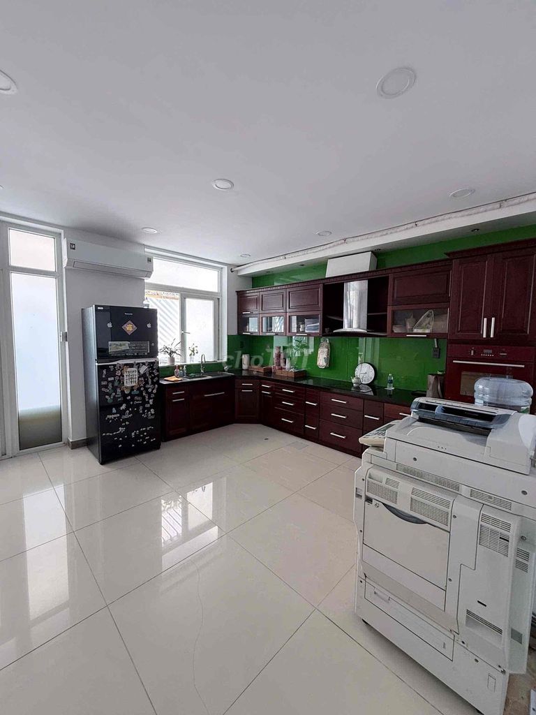 Rent a new cash house for the East Korean South Korean spa vpcty showroom 43 million.