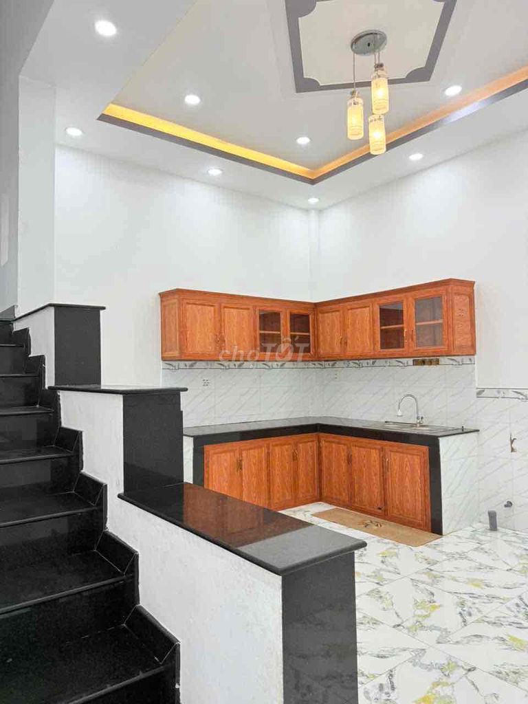 Rent a new house all the way to the clean market, right now with a clean price.