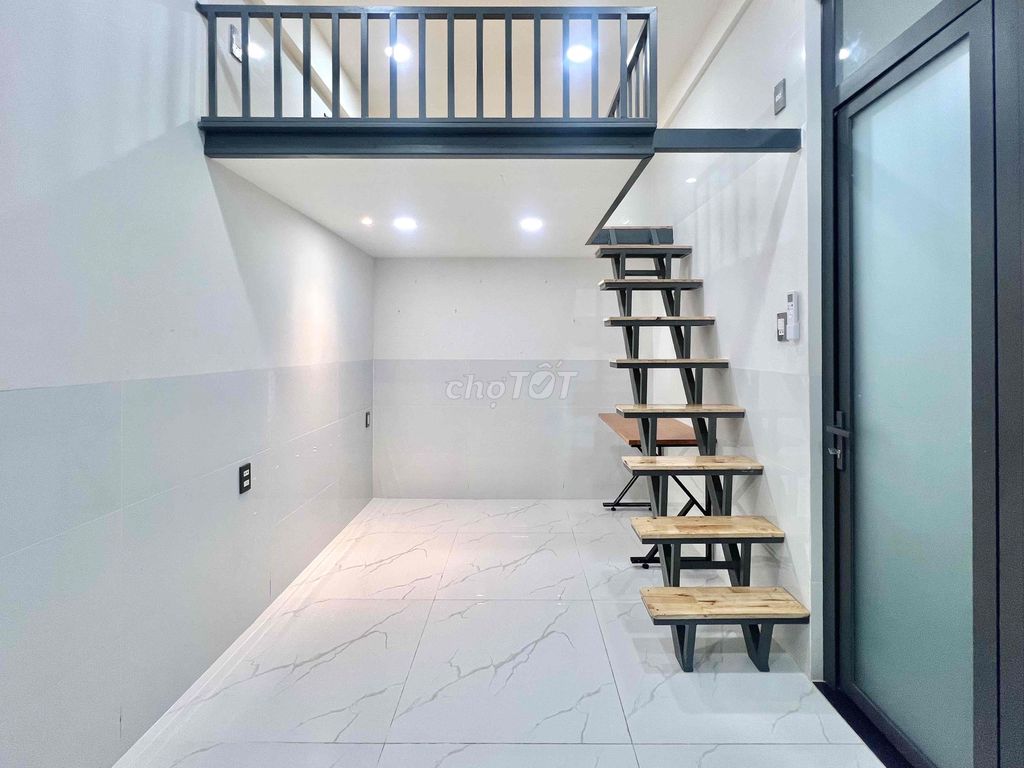 New interior, elevator. Turn to, free car