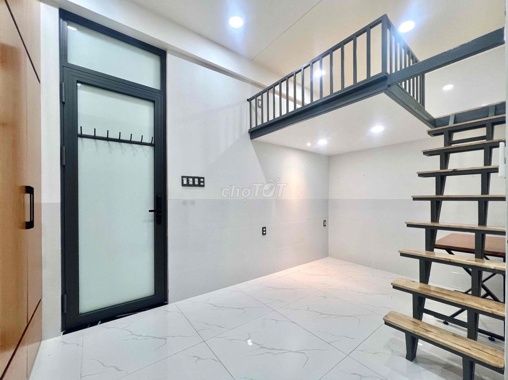 New interior, elevator. Turn to, free car