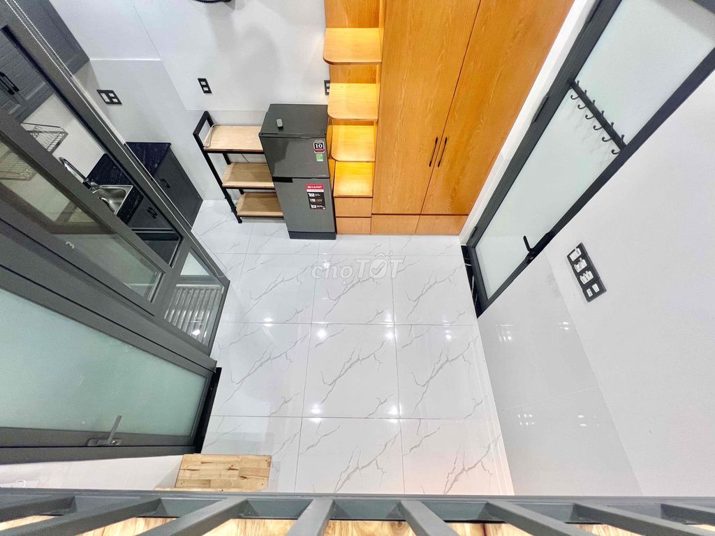 New interior, elevator. Turn to, free car